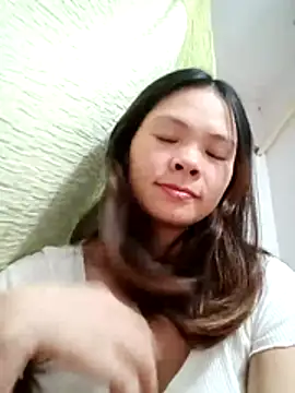 Snapshot of quynhquynh_ chatting on 11/27/25, 04:09 quynhquynh online show from 11/27/25, 04:09