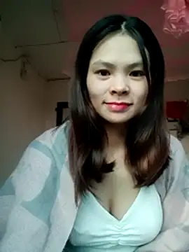 Snapshot of quynhquynh_ chatting on 12/01/25, 12:37 quynhquynh online show from 12/01/25, 12:37
