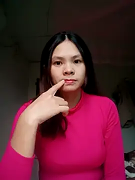 Snapshot of quynhquynh_ chatting on 12/16/25, 01:32 quynhquynh online show from 12/16/25, 01:32