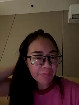 Snapshot of hoop659 chatting on 11/19/25, 06:57 hoop659 online show from 11/19/25, 06:57