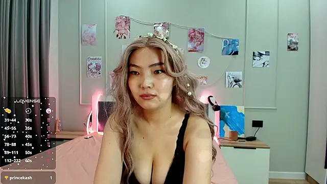 junamiin online show from 12/04/25, 07:11