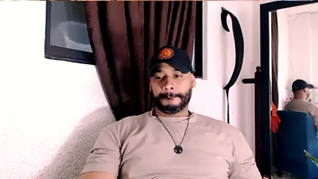Snapshot of musclehetero chatting on 06/13/26, 06:06 musclehetero online show from 06/13/26, 06:06