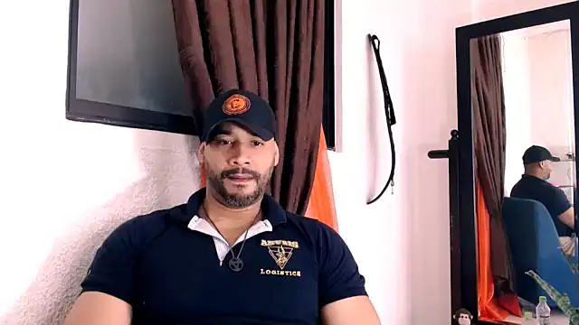 Snapshot of musclehetero chatting on 06/16/26, 05:59 musclehetero online show from 06/16/26, 05:59