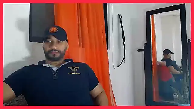 Snapshot of musclehetero chatting on 06/21/26, 04:09 musclehetero online show from 06/21/26, 04:09