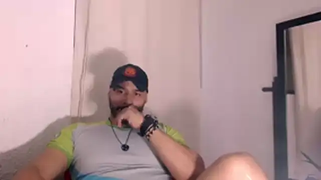 Snapshot of musclehetero chatting on 06/27/26, 12:22 musclehetero online show from 06/27/26, 12:22
