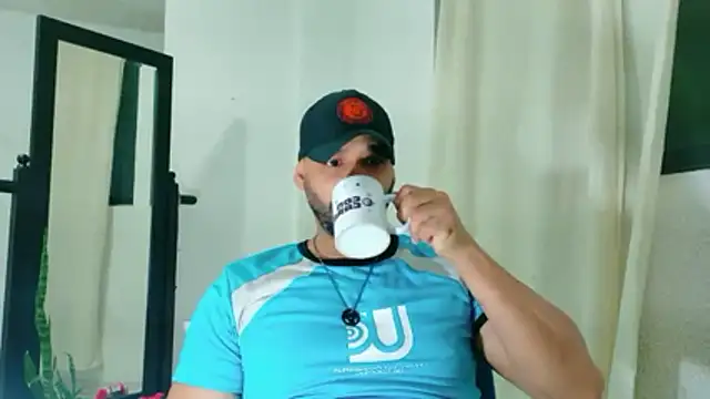 Snapshot of musclehetero chatting on 06/30/26, 11:00 musclehetero online show from 06/30/26, 11:00