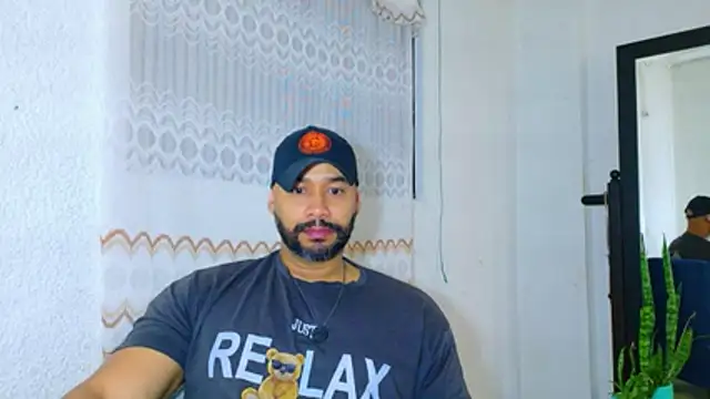 Snapshot of musclehetero chatting on 07/04/26, 11:16 musclehetero online show from 07/04/26, 11:16