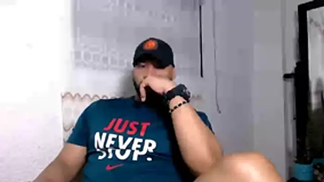 Snapshot of musclehetero chatting on 07/05/26, 09:38 musclehetero online show from 07/05/26, 09:38