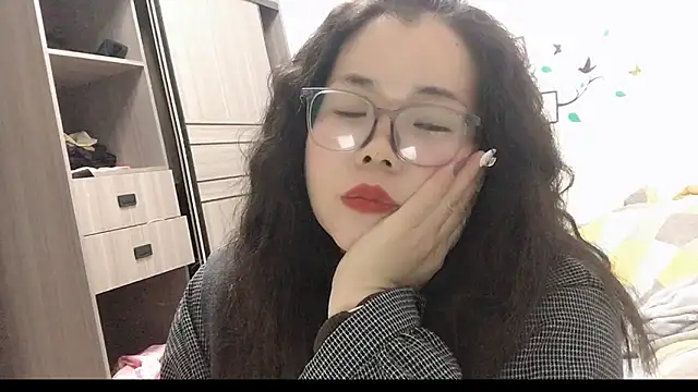 Huahua3187 online show from 11/21/25, 12:04