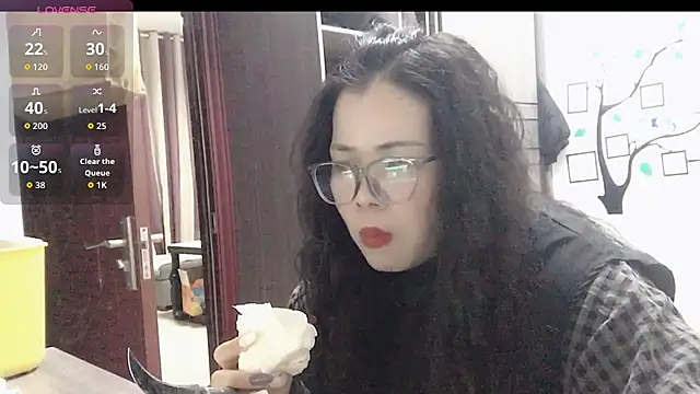 Huahua3187 online show from 11/26/25, 10:38