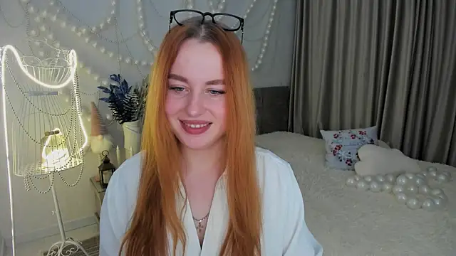 Snapshot of AirySilhouette chatting on 12/15/25, 05:17 AirySilhouette online show from 12/15/25, 05:17