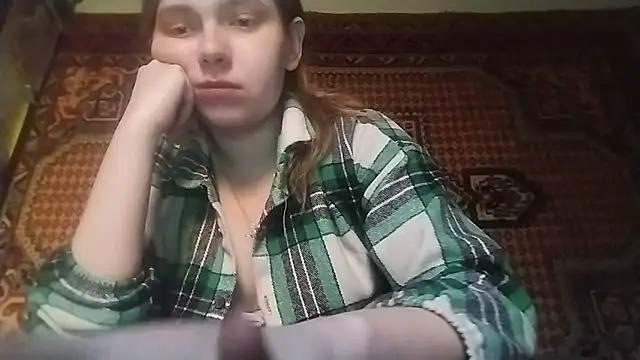 Snapshot of KikiBang chatting on 11/24/25, 10:48 KikiBang online show from 11/24/25, 10:48