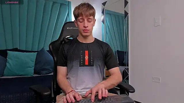 Snapshot of Ostin_Saints chatting on 11/28/25, 01:14 Ostin Saints online show from 11/28/25, 01:14