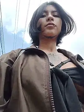 Snapshot of Zoe_addiction chatting on 12/17/25, 05:30 Zoe addiction online show from 12/17/25, 05:30