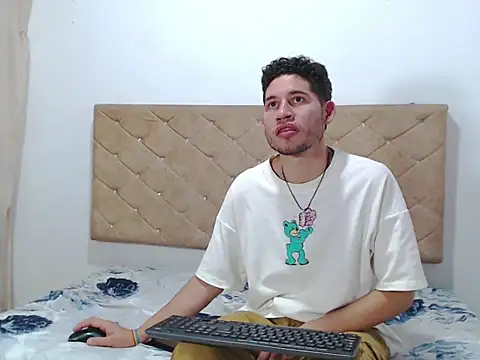 Snapshot of crissex3 chatting on 02/10/26, 08:02 crissex3 online show from 02/10/26, 08:02