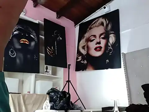 Snapshot of crissex3 chatting on 02/16/26, 02:13 crissex3 online show from 02/16/26, 02:13