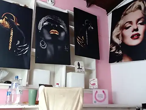 Snapshot of crissex3 chatting on 02/17/26, 01:29 crissex3 online show from 02/17/26, 01:29