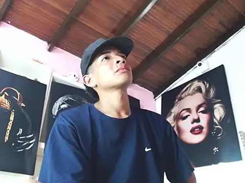 Snapshot of crissex3 chatting on 02/19/26, 01:29 crissex3 online show from 02/19/26, 01:29