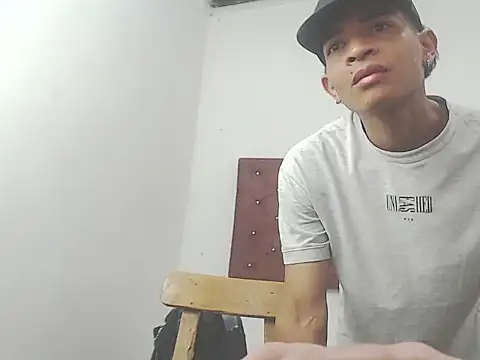 Snapshot of crissex3 chatting on 02/20/26, 11:43 crissex3 online show from 02/20/26, 11:43