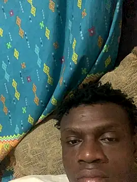 Snapshot of laperson chatting on 11/29/25, 10:35 laperson online show from 11/29/25, 10:35