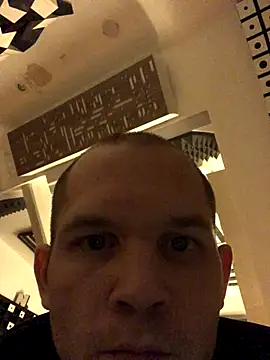 Snapshot of Spielzeugtwink chatting on 11/19/25, 05:13 Spielzeugtwink online show from 11/19/25, 05:13