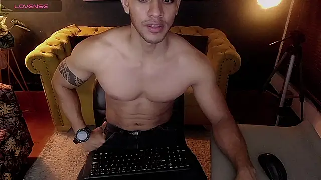 Snapshot of tayler_luke chatting on 11/28/25, 01:30 tayler luke online show from 11/28/25, 01:30