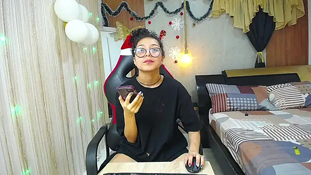 Snapshot of sweett_love_ chatting on 12/01/25, 05:12 sweett love online show from 12/01/25, 05:12