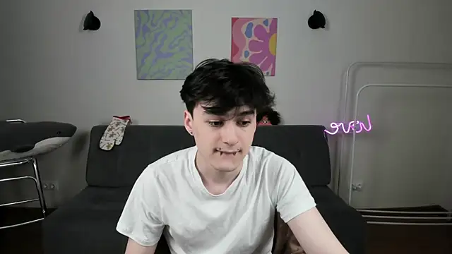 Snapshot of kevinhunter_ chatting on 12/02/25, 03:40 kevinhunter online show from 12/02/25, 03:40