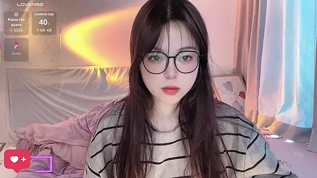 Snapshot of -Angela chatting on 11/30/25, 03:43 -Angela online show from 11/30/25, 03:43