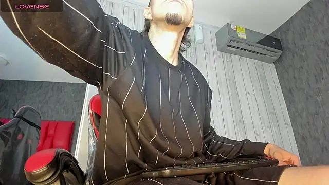 Snapshot of yeikoox chatting on 11/21/25, 03:38 yeikoox online show from 11/21/25, 03:38