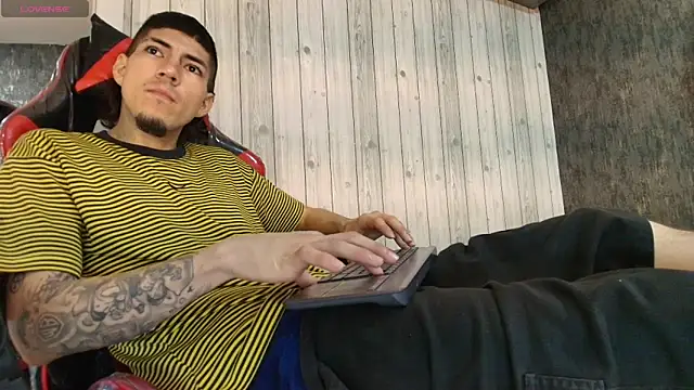 Snapshot of yeikoox chatting on 11/27/25, 02:02 yeikoox online show from 11/27/25, 02:02