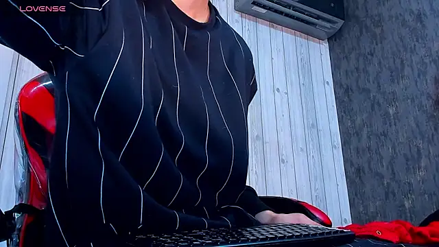 Snapshot of yeikoox chatting on 11/28/25, 03:20 yeikoox online show from 11/28/25, 03:20