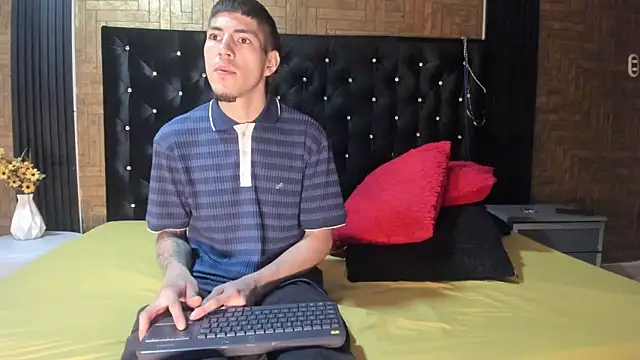 Snapshot of yeikoox chatting on 11/29/25, 03:20 yeikoox online show from 11/29/25, 03:20