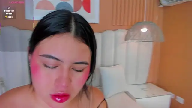 Snapshot of monserrat_cutte chatting on 11/30/25, 11:03 monserrat cutte online show from 11/30/25, 11:03