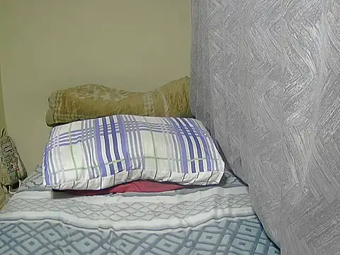 Snapshot of PregiiCaramellxx chatting on 11/23/25, 05:13 PregiiCaramellxx online show from 11/23/25, 05:13