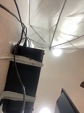 Snapshot of Aria_Kitty chatting on 11/30/25, 11:36 Aria Kitty online show from 11/30/25, 11:36