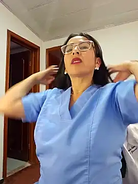 Snapshot of JustSamantha_ chatting on 12/17/25, 08:37 JustSamantha online show from 12/17/25, 08:37