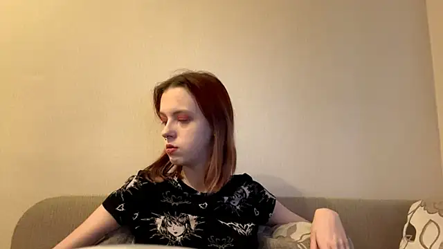 Snapshot of LulyClouds chatting on 11/27/25, 11:12 LulyClouds online show from 11/27/25, 11:12