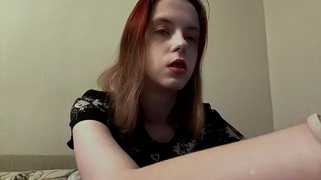 Snapshot of LulyClouds chatting on 12/01/25, 01:16 LulyClouds online show from 12/01/25, 01:16