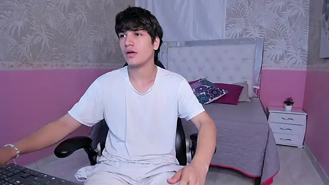 Snapshot of JakeSummer_ chatting on 11/27/25, 01:13 JakeSummer online show from 11/27/25, 01:13