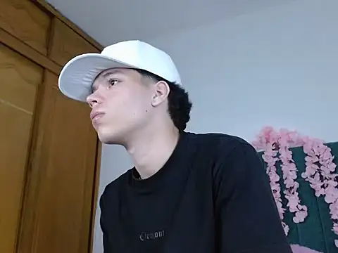 Snapshot of Lincon_Ale chatting on 11/20/25, 06:29 Lincon Ale online show from 11/20/25, 06:29