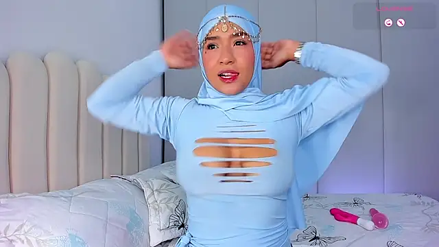 Amira-Zahra online show from 04/14/26, 10:10