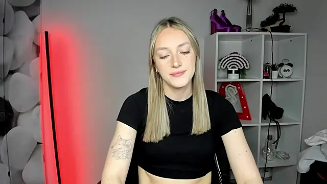 EvelynBlond online show from 02/16/26, 06:42