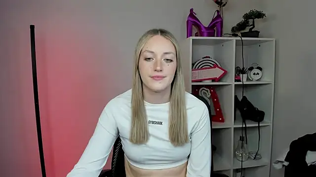 EvelynBlond online show from 03/18/26, 06:33