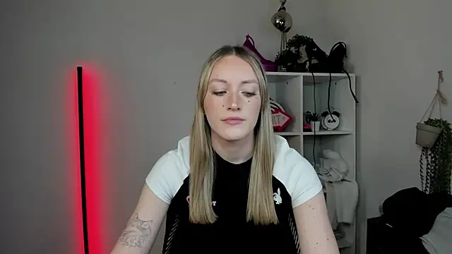 EvelynBlond online show from 04/02/26, 12:36