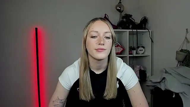 EvelynBlond online show from 04/09/26, 12:32