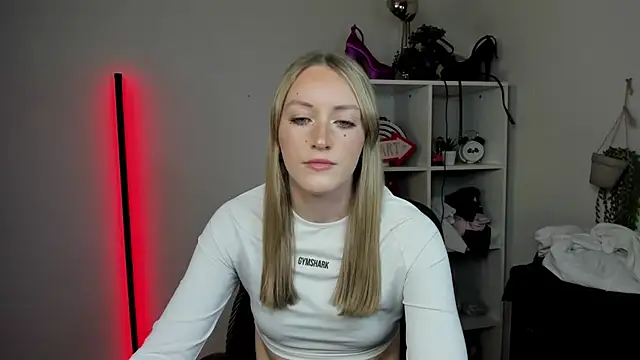 EvelynBlond online show from 04/10/26, 12:43