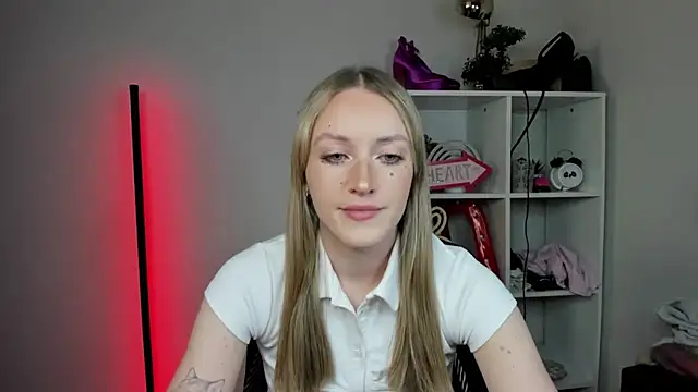 EvelynBlond online show from 04/20/26, 12:30