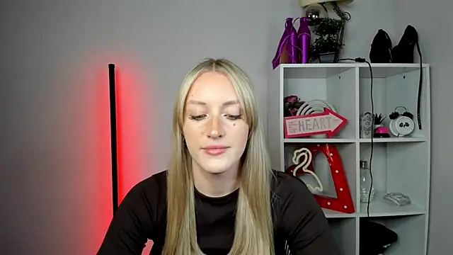 EvelynBlond online show from 05/20/26, 12:44