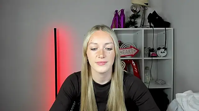 EvelynBlond online show from 06/02/26, 12:40
